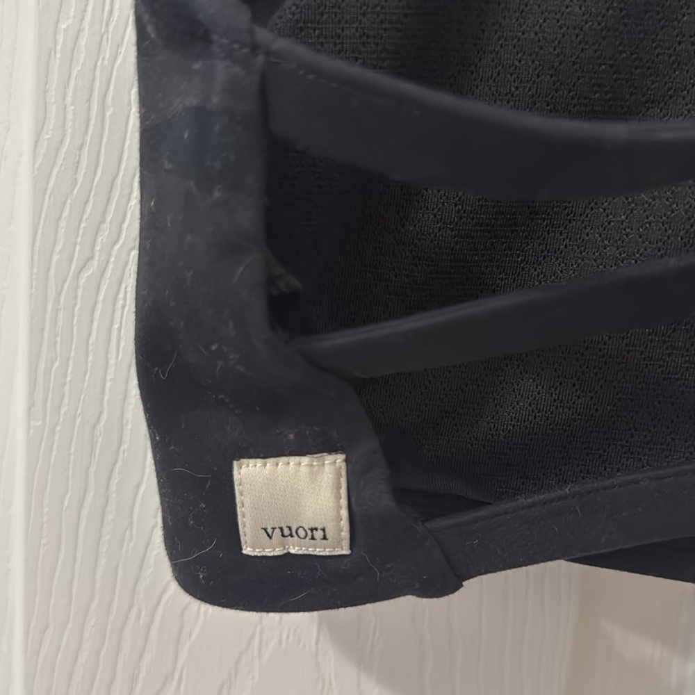 Vuori Yosemite Bra in XL, black on black camo (looks plain black mostly), EUC - Picture 8 of 8